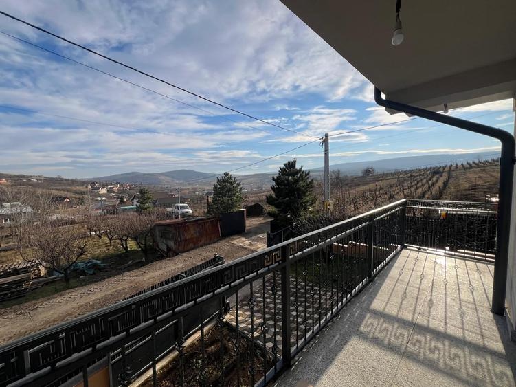 Casă cu 4 camere cu Teren 450 Mp în Chicerea