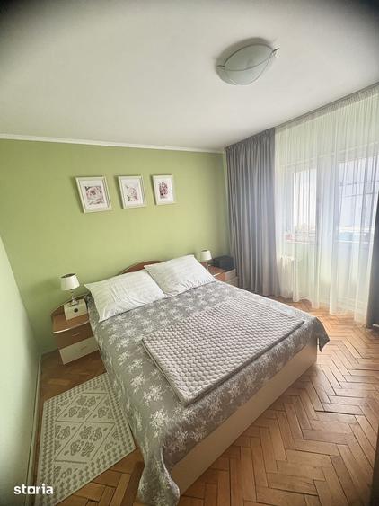 Apartament cu trei camere de vanzare, renovat complet, central - 9