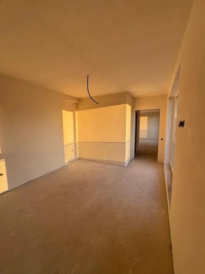 Apartament cu 3 camere semidecomandat în Mărăști — fotografia 1