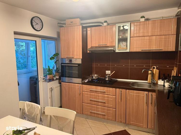 Apartament cu 3 camere decomandat în Micro 5