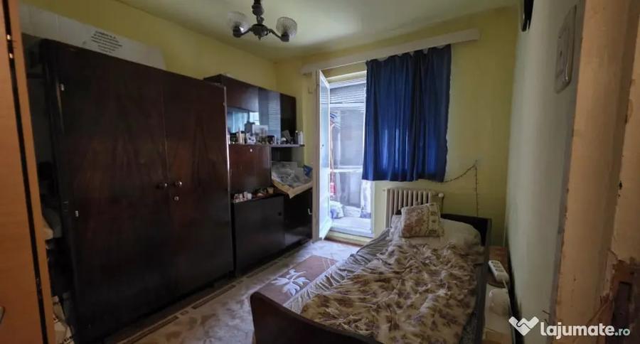 Apartament cu 4 camere semidecomandat în Dacia