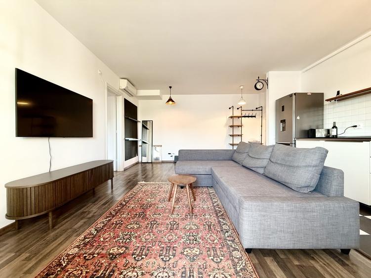 Apartament cu 3 camere semidecomandat, mobilat în Băneasa
