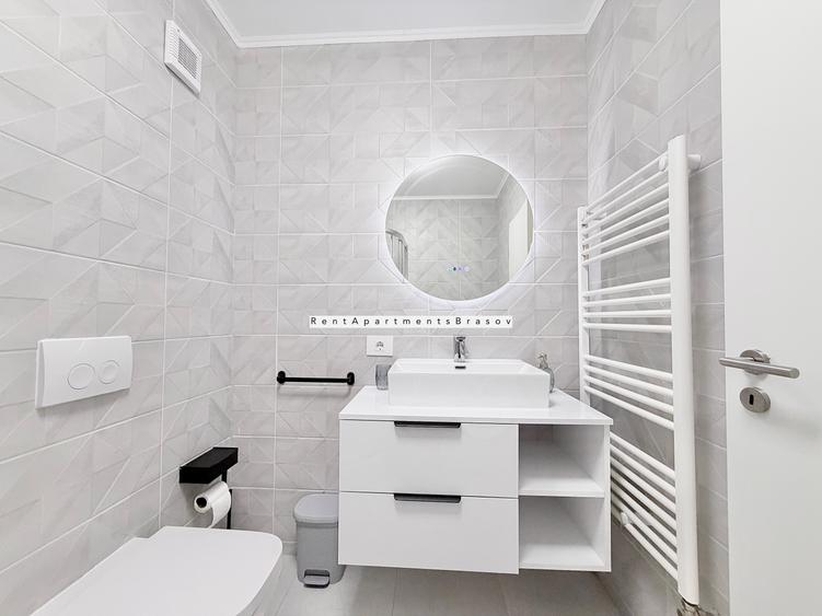 Apartament cu 3 camere decomandat în Tractorul