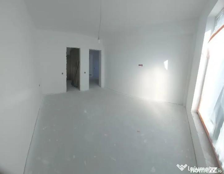 Casă cu 4 camere cu Teren 400 Mp în Central