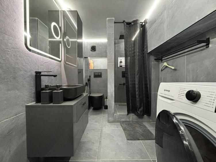 Apartament cu 3 camere semidecomandat în Câmpului