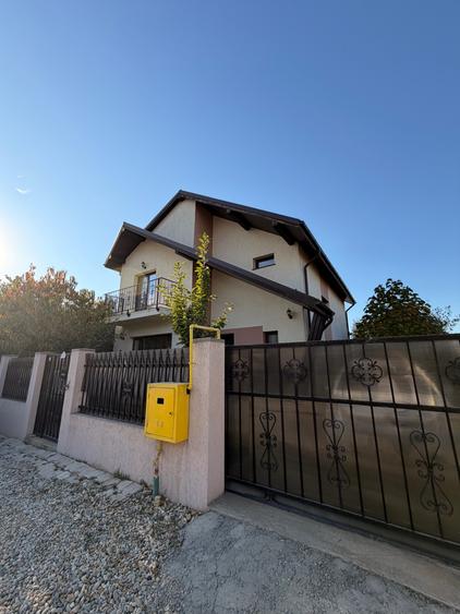 Casă individuală cu 4 camere cu Teren 385 Mp în Berceni