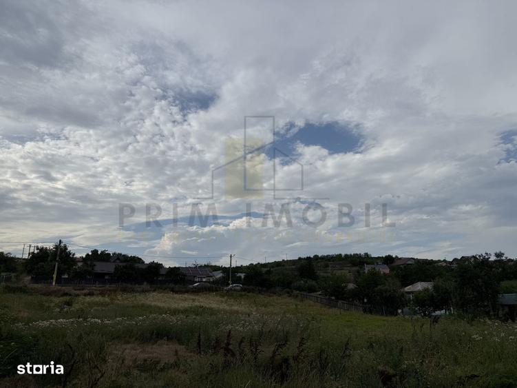 Teren de 2400 mp, în Tomești
