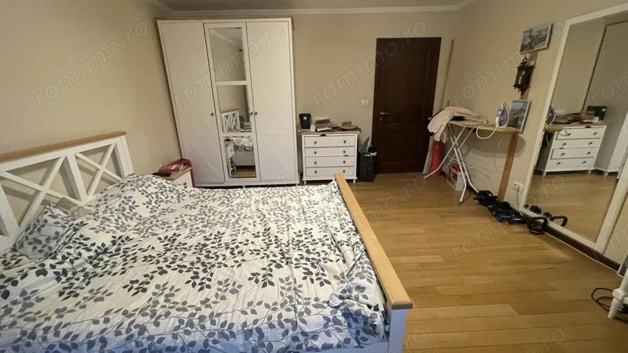 Apartament cu 4 camere decomandat în Bucovina