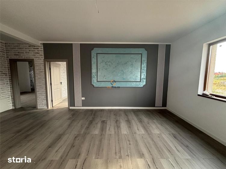 Casă cu 3 camere cu Teren 468 Mp în Sânmihaiu Român