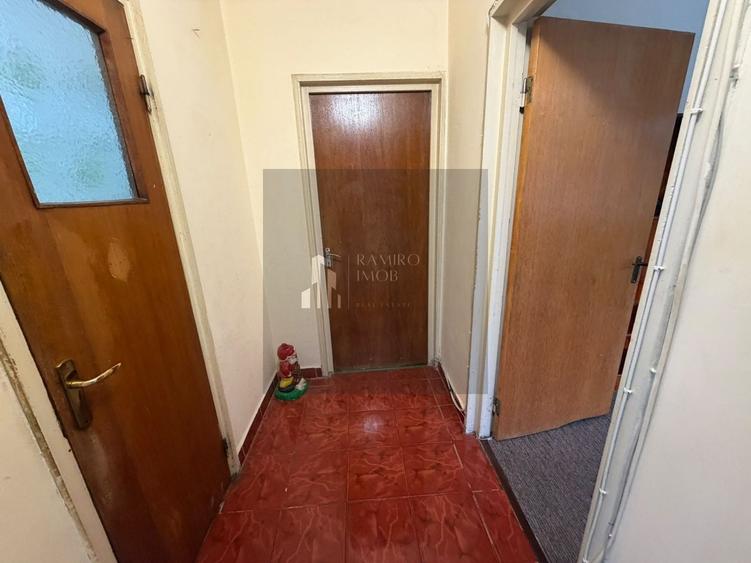 Apartament cu 3 camere semidecomandat în 1 Decembrie 1918
