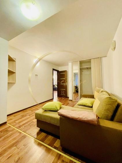 Apartament cu 4 camere semidecomandat în Central
