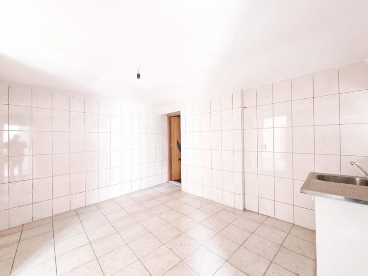 Casă individuală cu 5 camere cu Canalizare în Nord