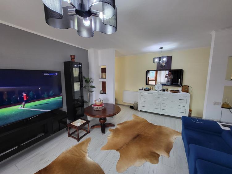 Apartament cu 3 camere decomandat în Calea Romanului