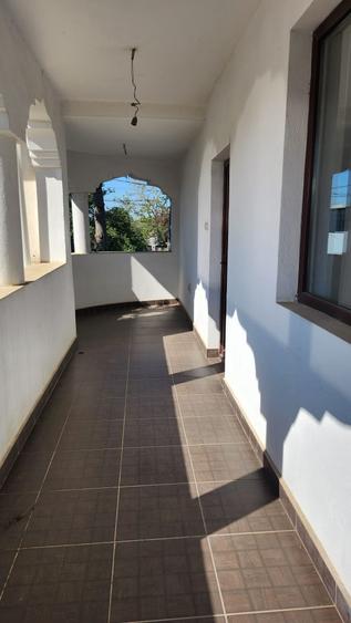Casă cu 8 camere cu Teren 700 Mp în Afumați