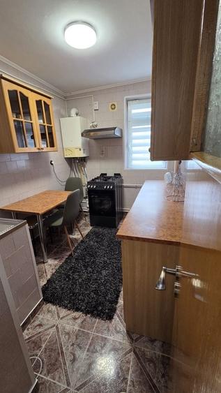 Apartament cu 4 camere decomandat în Crișan