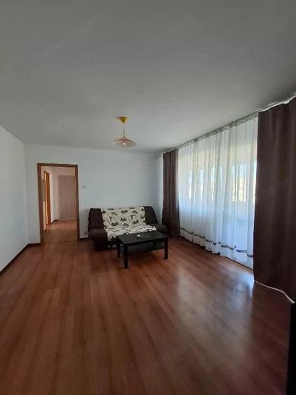 Apartament cu 3 camere semidecomandat în Uverturii