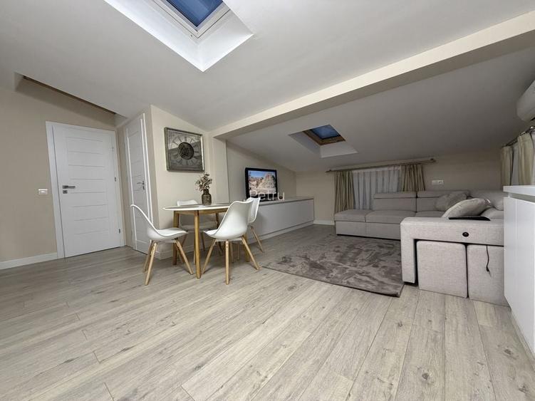 Inchiriez apartament cu 2 camere living baie bucatarie si o terasa spatioasa