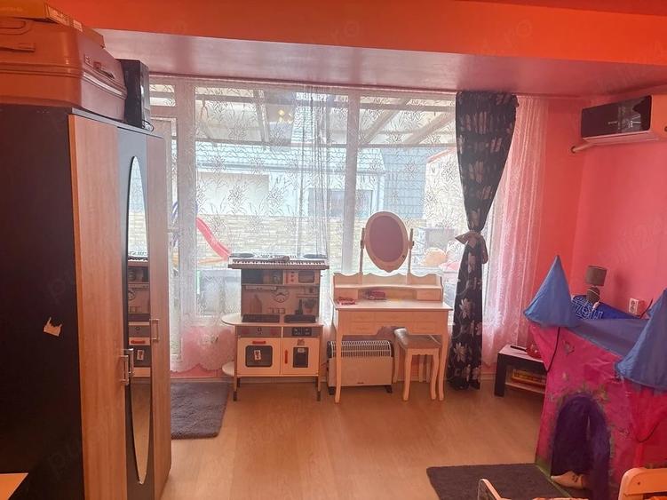 Apartament cu 2 camere semidecomandat în Roșu