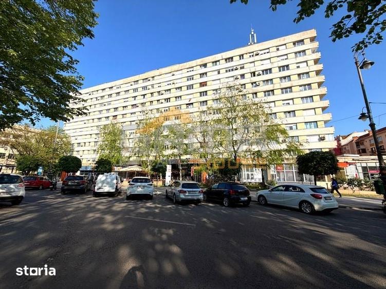 Apartament cu 3 camere semidecomandat în Central