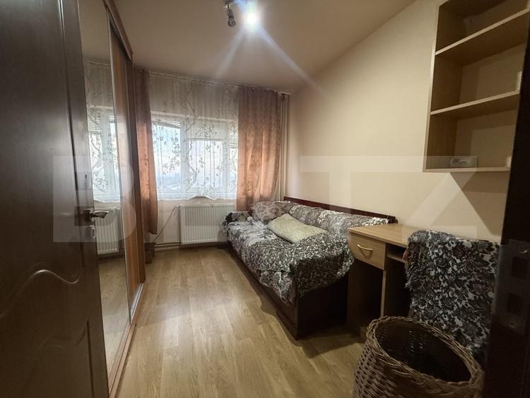 Apartament cu 3 camere decomandat, mobilat în Micro 6