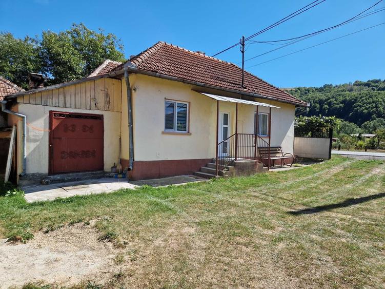 Casă cu 4 camere în Central