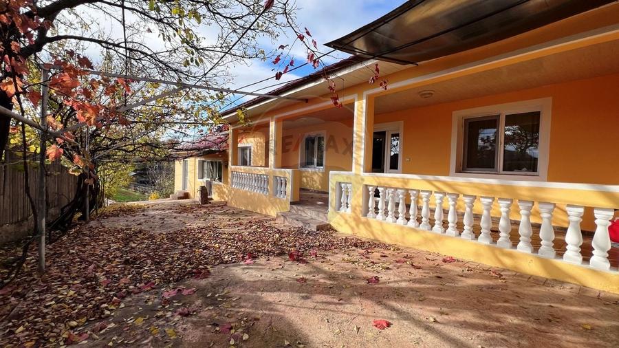 Casă individuală cu 6 camere cu Teren 1220 Mp în Fârțănești
