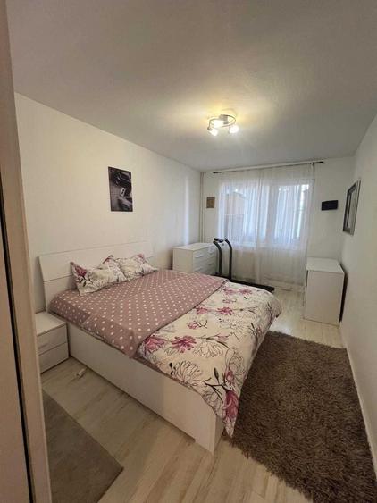 Apartament cu 3 camere semidecomandat în Circumvalațiunii