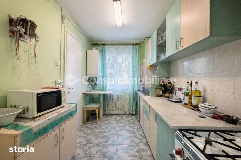 Apartament cu 3 camere semidecomandat în Andrei Mureșanu