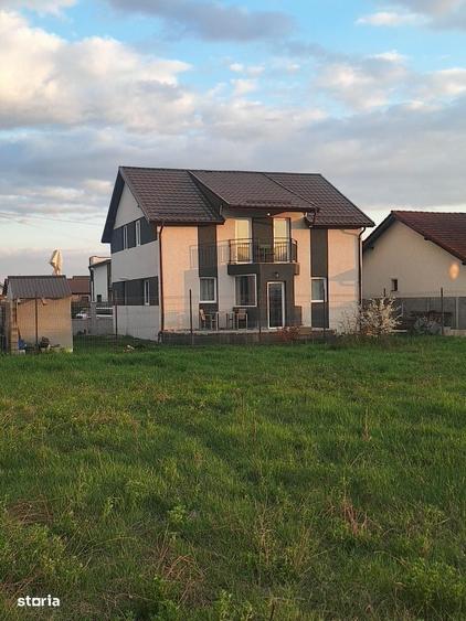 Casă cu 4 camere cu Teren 350 Mp în Micești
