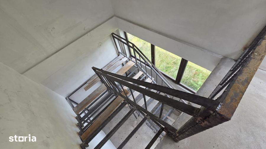 Casă cu 6 camere cu Teren 5600 Mp în Săcuieu