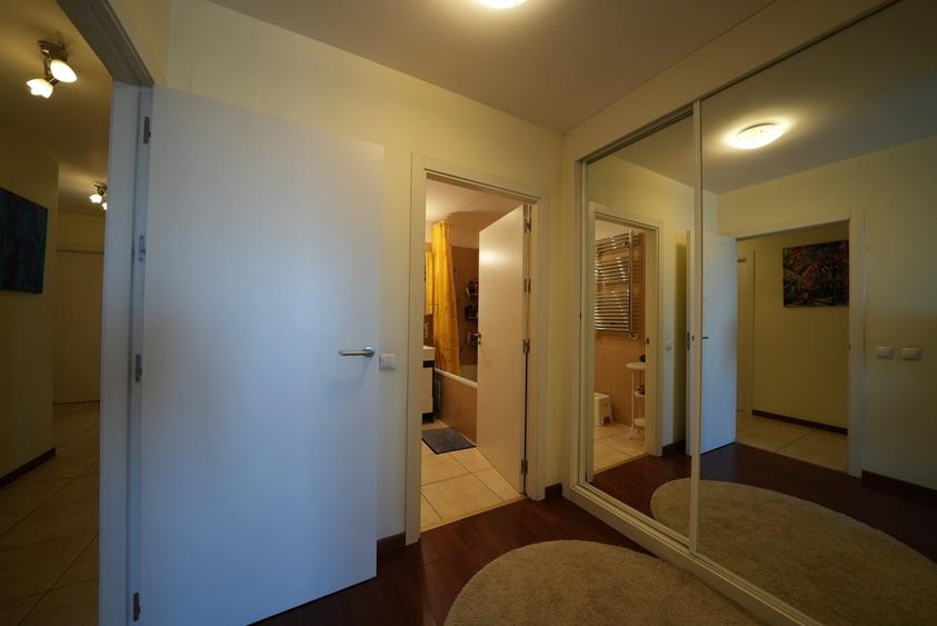 Apartament cu 5 camere decomandat, mobilat în Basarabia