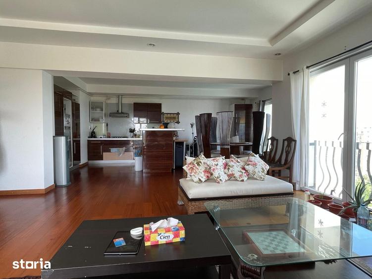 Apartament cu 4 camere decomandat în Ștefăneștii de Jos