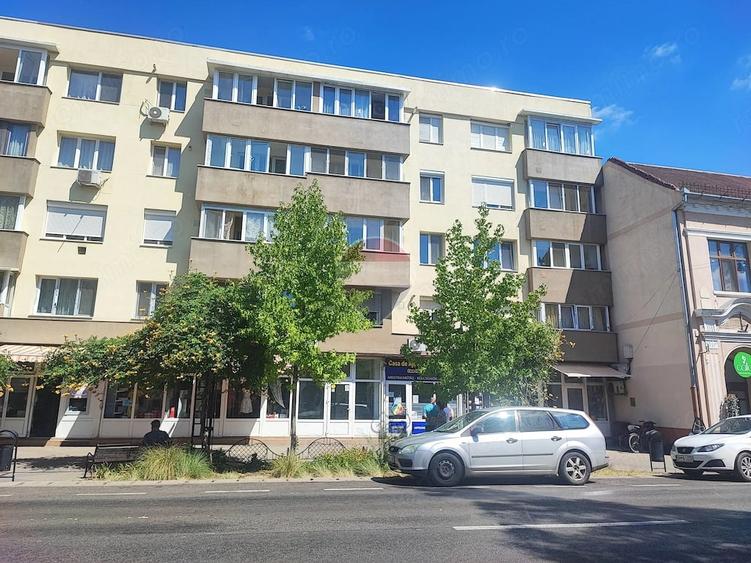 Apartament cu 3 camere decomandat în Central