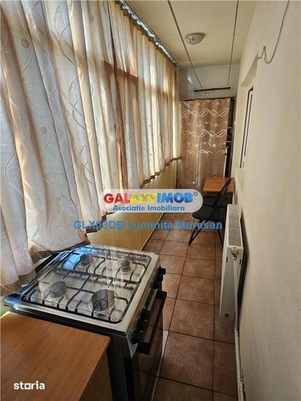 Apartament cu 2 camere decomandat, mobilat în Micro 4