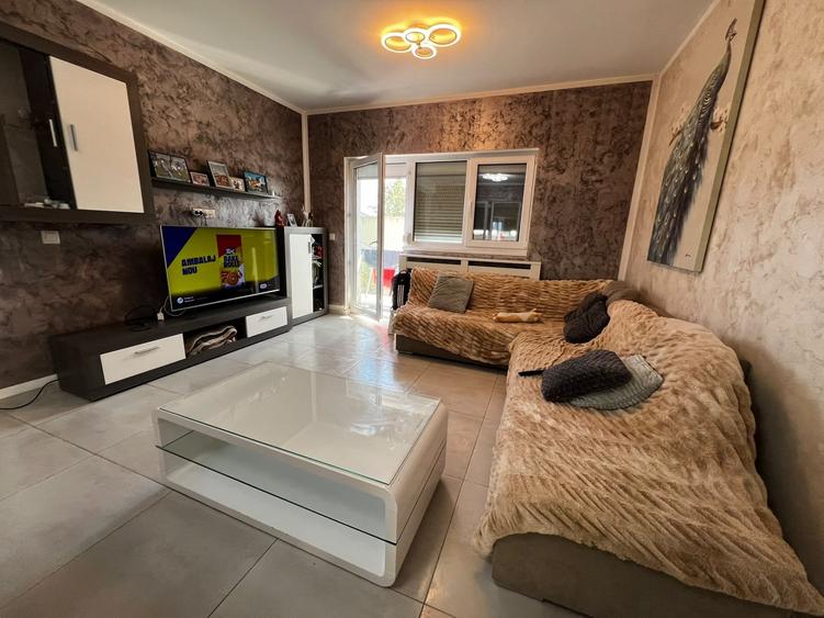 Duplex cu 4 camere cu Canalizare în Domnești