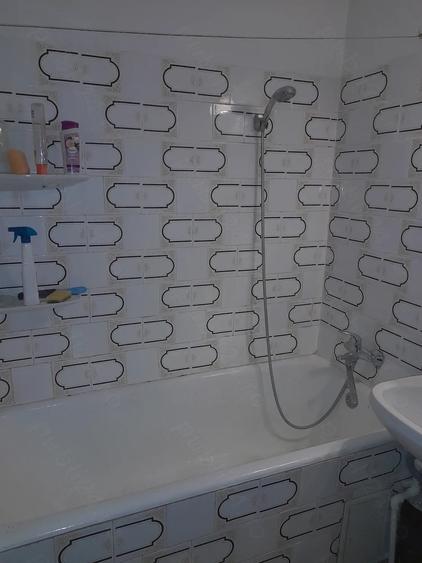 Apartament cu 3 camere decomandat în Drumul Taberei