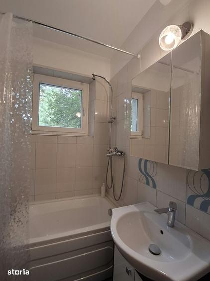 Apartament cu 3 camere decomandat în Titan
