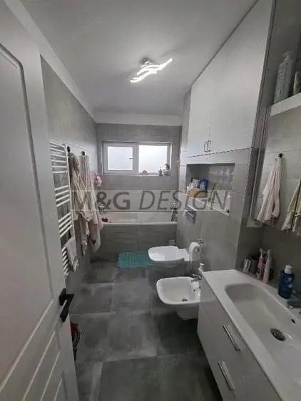 Apartament cu 3 camere decomandat în Giarmata