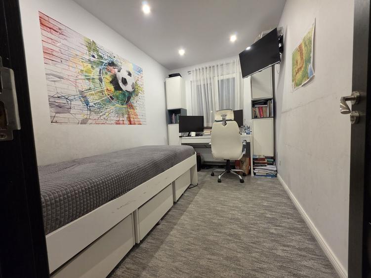 Apartament cu 4 camere decomandat în Lazaret