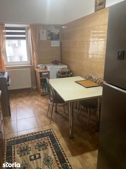 Apartament cu 2 camere decomandat în Km 5