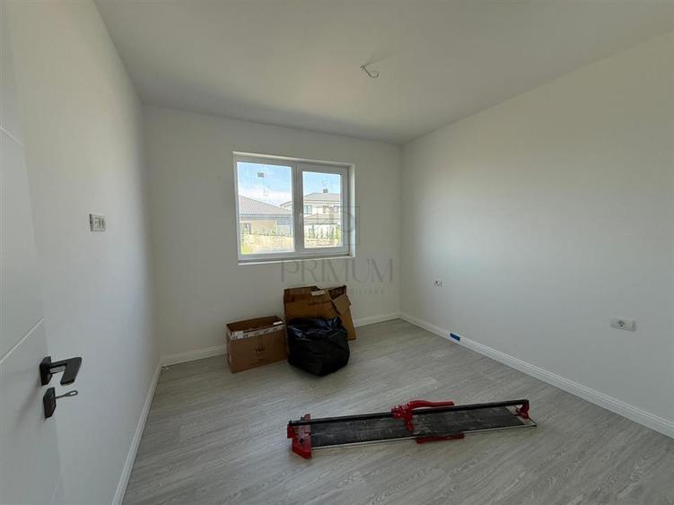 Duplex cu 4 camere cu Canalizare în Moșnița Nouă