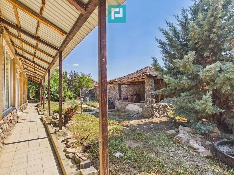 Casă cu 5 camere cu Teren 2134 Mp în Nord