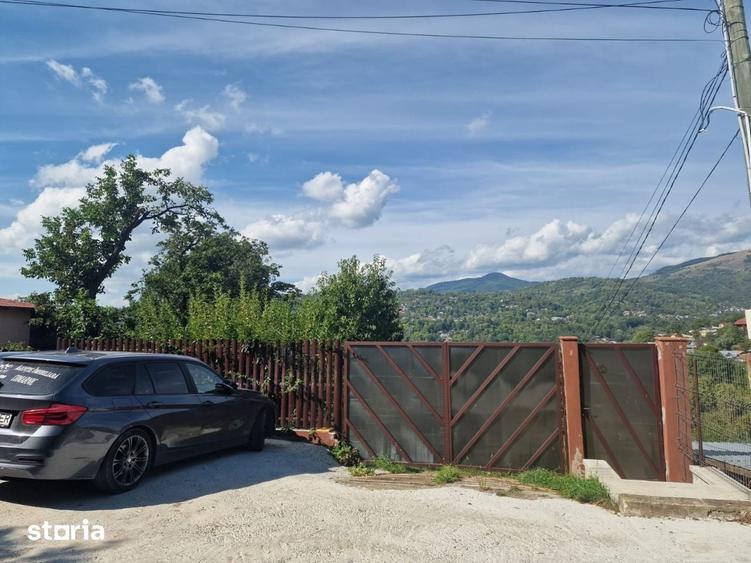 Casă cu 5 camere cu Teren 2000 Mp în Comarnic