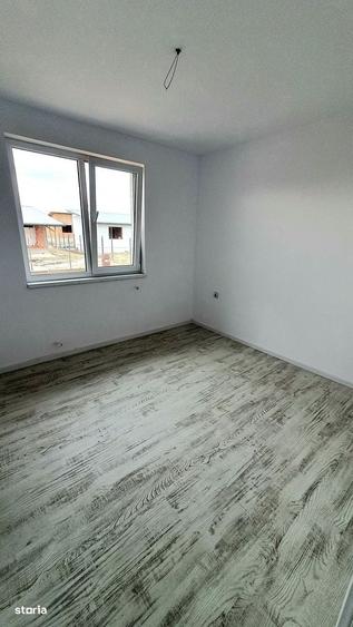 Casă cu 3 camere cu Teren 328 Mp în Crevedia
