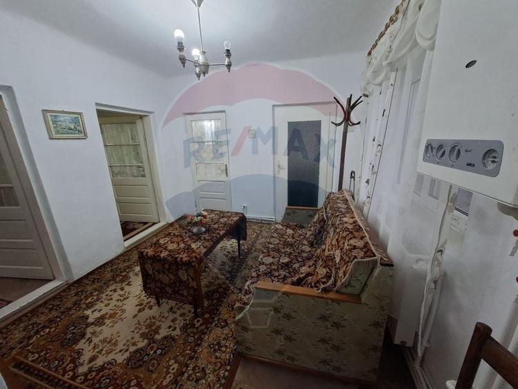 Casă de vânzare, Buhuși — 80 mp, teren 410 mp - 2