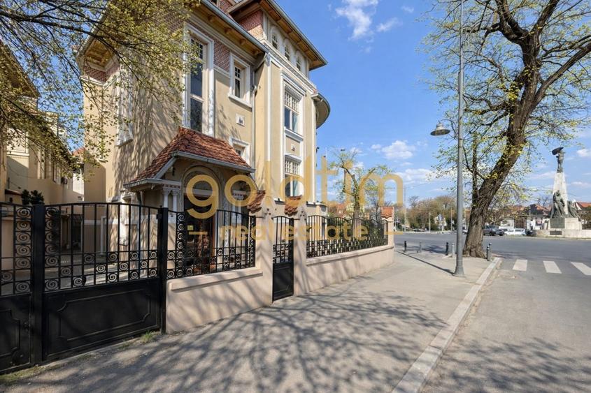 Casă individuală cu 18 camere cu Canalizare în Aviatorilor