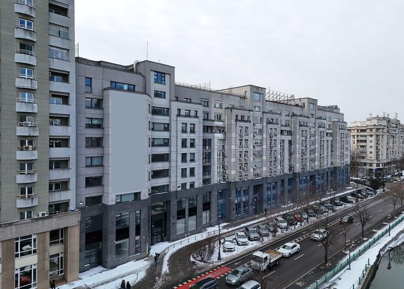 Birou, de 3,560 mp, în P-ța Unirii
