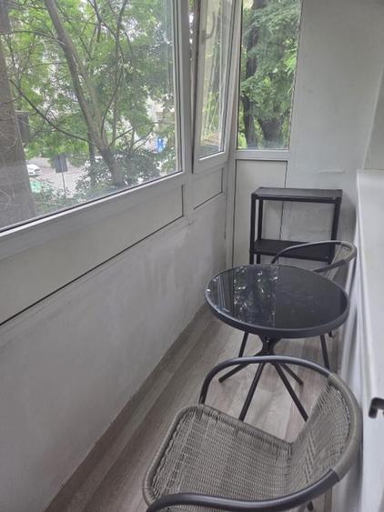 Apartament cu 3 camere semidecomandat în Capitale
