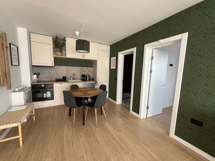 Apartament cu 2 camere semidecomandat, mobilat în Poiana Brașov