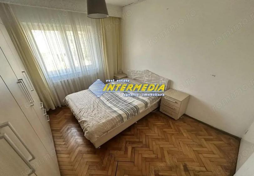 Apartament cu 4 camere decomandat în Cetate